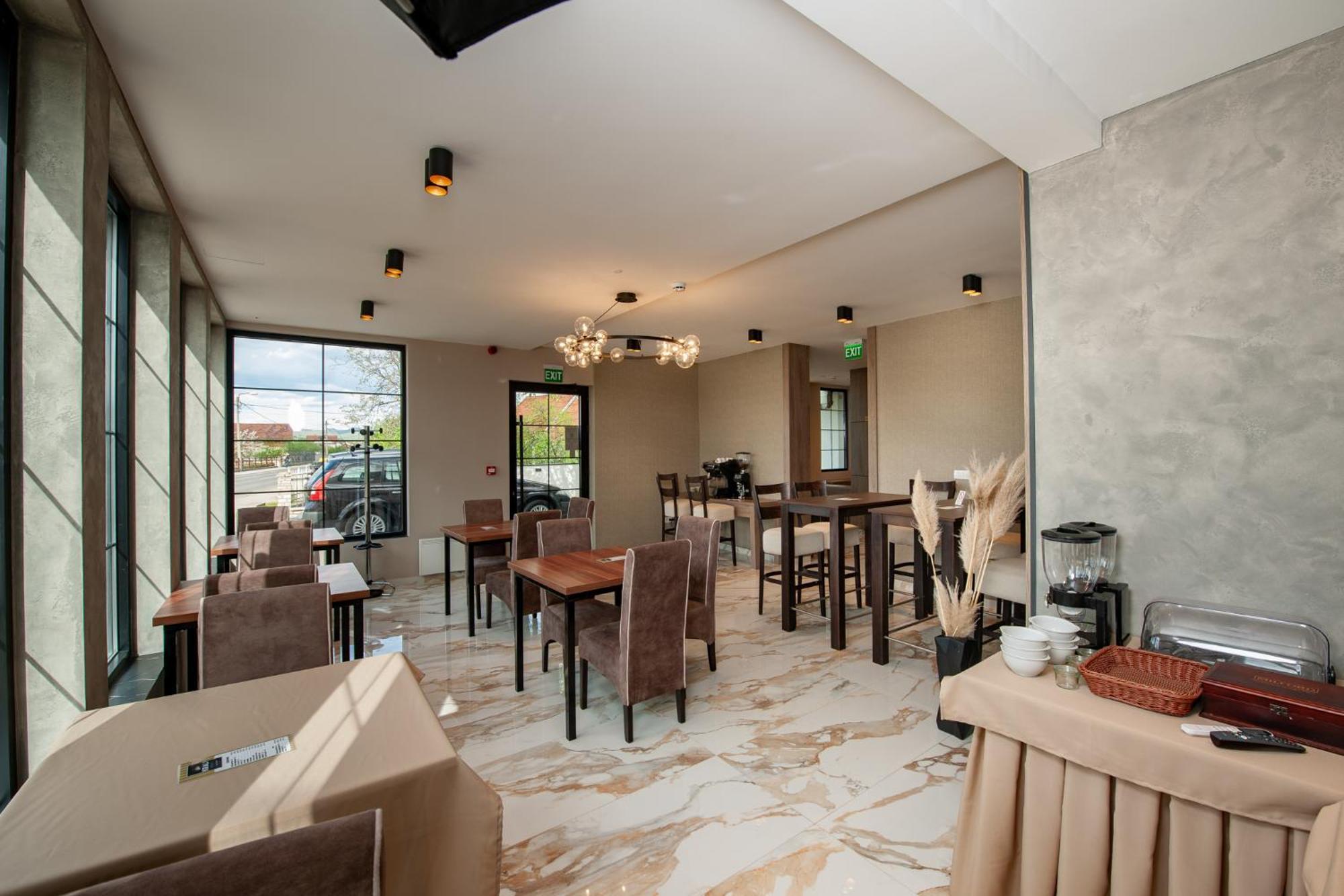 Hotel Kralj كرالييفو المظهر الخارجي الصورة