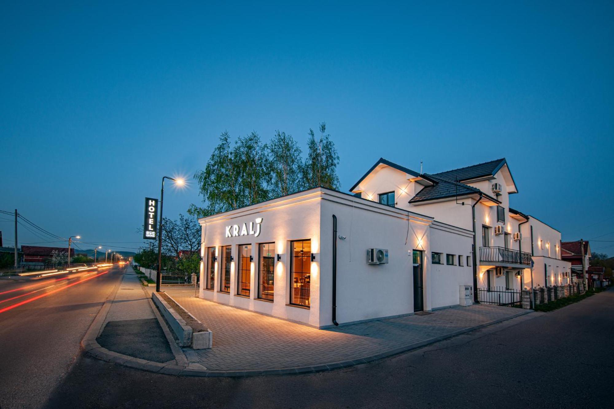 Hotel Kralj كرالييفو المظهر الخارجي الصورة